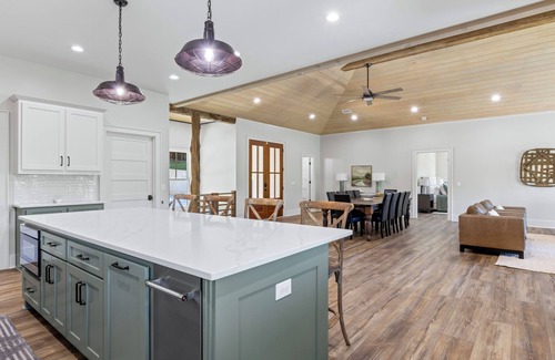 Jacksons' Gap Casa | Lakeshore Oasis on Lake Martin