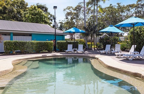 Cams Wharf Villa | Lakeshores Villa - 200m from pool, tennis & lake!