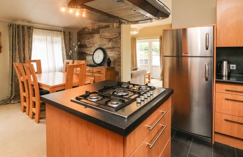 Yealand Conyers Cabaña | LAKESIDE 12, pet friendly, character holiday cottage in Carnforth
