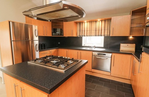 Yealand Conyers Cabaña | LAKESIDE 12, pet friendly, character holiday cottage in Carnforth