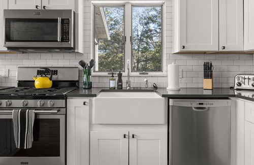 Becket Casa | Lakeside 3-BR Berkshires Residence