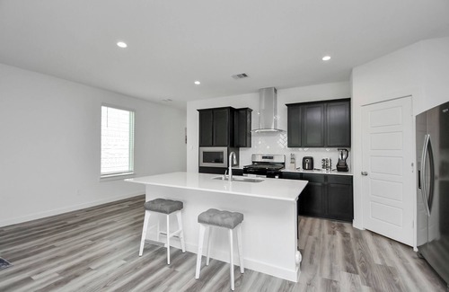 Southeast Houston Casa | Lakeside 4 Bedroom W/ King Bed Near Downtown