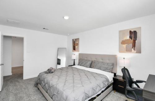 Southeast Houston Casa | Lakeside 4 Bedroom With King Bed Near Downtown