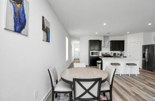 Southeast Houston Casa | Lakeside 4 Bedroom With King Bed Near Downtown