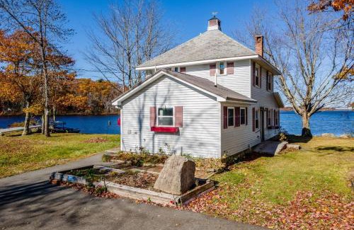 Orono Casa | Lakeside 4BD Pushaw Lake Retreat