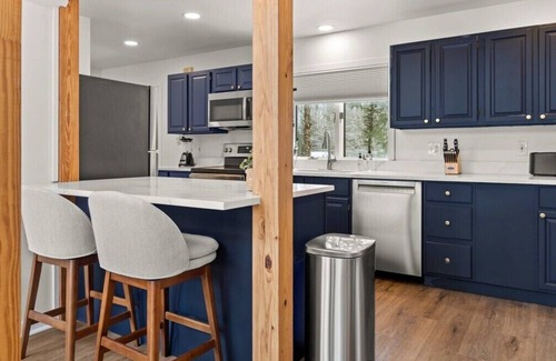 Becket Casa | Lakeside 5-BR Home in Idyllic Berkshires