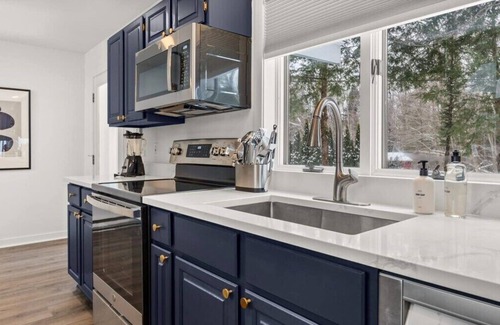 Becket Casa | Lakeside 5-BR Home in Idyllic Berkshires