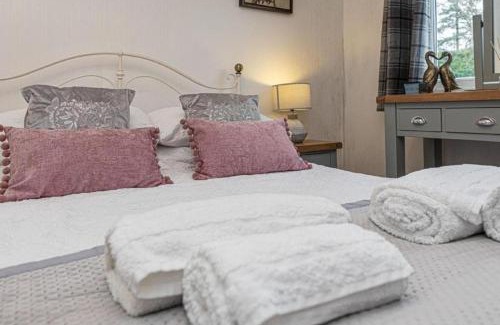 Bont Newydd Chalet De Esquí | Lakeside 77 at Glan Gwna holiday park