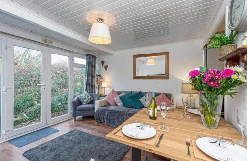 Bont Newydd Chalet De Esquí | Lakeside 77 at Glan Gwna holiday park