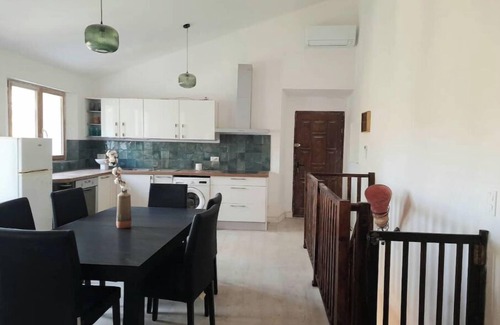 Le Cannet-des-Maures Casa | Lakeside Barn Retreat Near Vidauban’s Vineyards & Chateaux