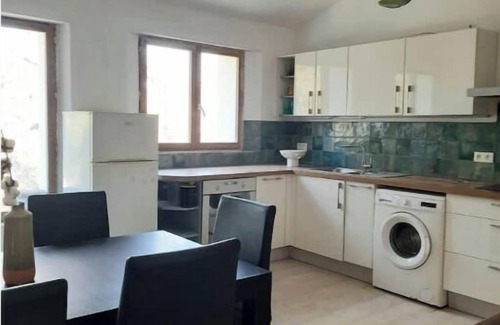 Le Cannet-des-Maures Casa | Lakeside Barn Retreat Near Vidauban’s Vineyards & Chateaux