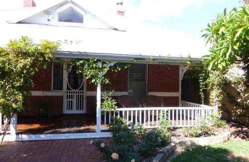 West Leederville Cama Y Desayuno | Lakeside Bed & Breakfast