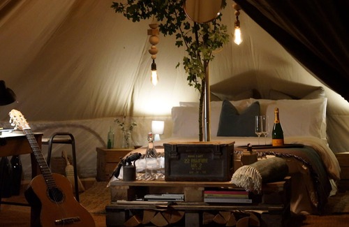 Nunney Alquiler De RV | Lakeside Bell Tent - Canvas Studio at Marston Park