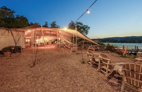 Nunney Alquiler De RV | Lakeside Bell Tent - Canvas Studio at Marston Park
