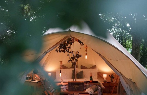 Nunney Alquiler De RV | Lakeside Bell Tent - Canvas Studio at Marston Park