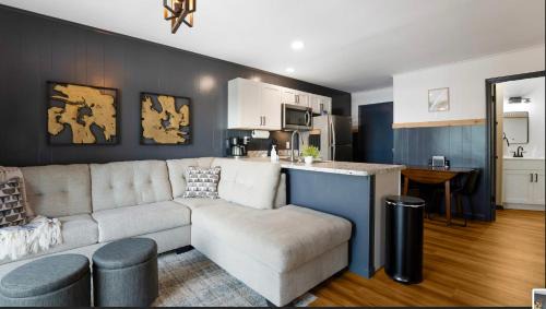 Osage Beach Apartamento | Lakeside Bliss 1BR Enchanting Master Suite