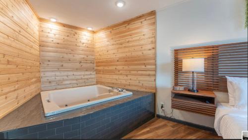 Osage Beach Apartamento | Lakeside Bliss 1BR Enchanting Master Suite