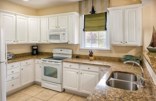 Santee Condominio | Lakeside Bliss: 2BR Suite at Wyndham Lake Marion