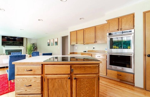Silver Lake Casa | Lakeside Bliss: 4BR, Hot Tub