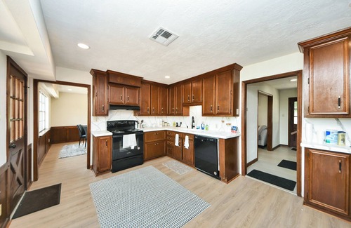 Blue Bell Estates Casa | Lakeside bliss awaits your stay!