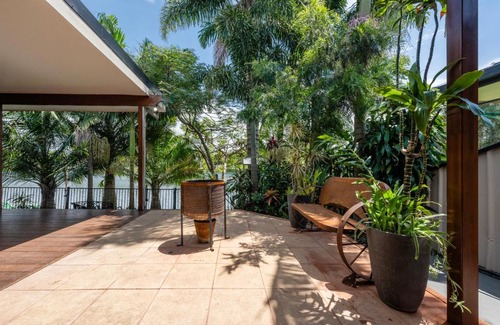 Yamba Casa | Lakeside Bliss - LJHooker Yamba