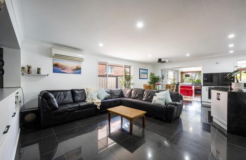 Yamba Casa | Lakeside Bliss - LJHooker Yamba