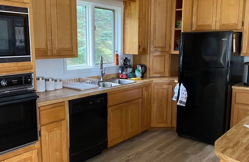 Cambridge-Narrows Casa | Lakeside bungalow retreat in Cambridge Narrows, NB