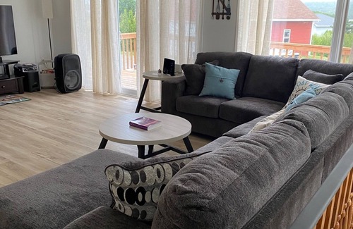 Cambridge-Narrows Casa | Lakeside bungalow retreat in Cambridge Narrows, NB