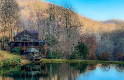 Mars Hill Casa | Lakeside Cabin - 2 Fireplaces-Hot Tub-Game Room