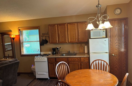 Manchester Cabina | Lakeside Cabin 2 - Perfect Retreat at Enriched Cabins & Resort on Lake Delhi