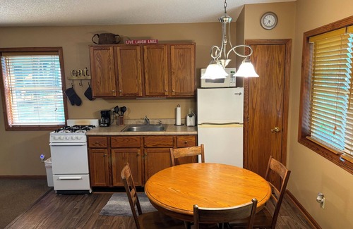 Manchester Cabina | Lakeside Cabin 3: Perfect Retreat at Enriched Cabins & Resort on Lake Delhi
