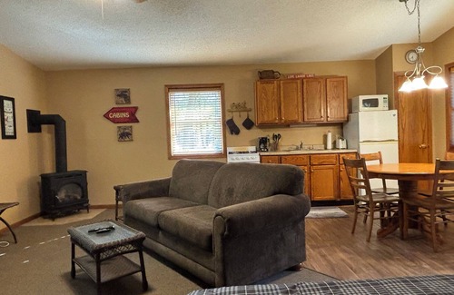 Manchester Cabina | Lakeside Cabin 3: Perfect Retreat at Enriched Cabins & Resort on Lake Delhi