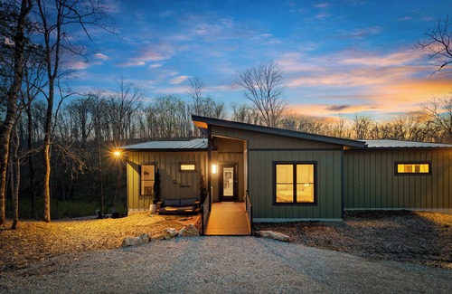 Innsbrook Casa | Lakeside Cabin Escape Hot Tub Fire Pit