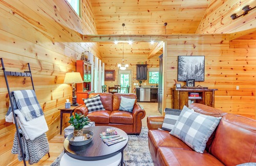 Walnut Mountain Cabina | ¡NUEVO! Retiro familiar junto al lago con sala de juegos + bañera de hidromasaje.