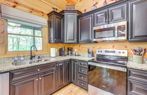 Walnut Mountain Cabina | ¡NUEVO! Retiro familiar junto al lago con sala de juegos + bañera de hidromasaje.