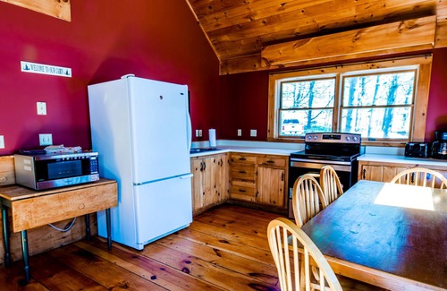 Caratunk Cabina | Lakeside cabin nestled along the shores of Wyman Lake
