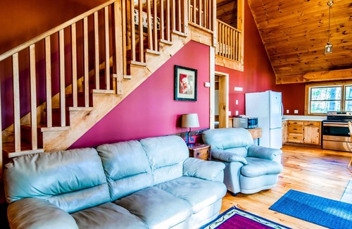 Caratunk Cabina | Lakeside cabin nestled along the shores of Wyman Lake