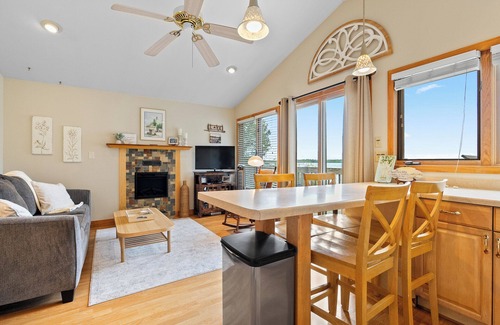 Baileys Harbor Cabina | Lakeside Cabin on Kangaroo Lake - playground for kids!