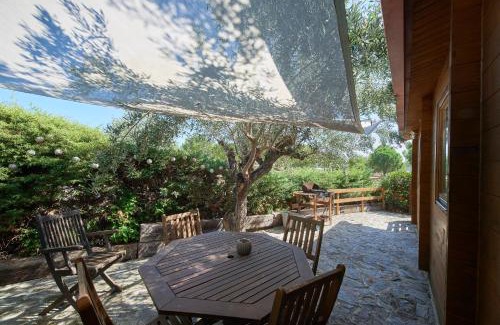 Montargil Chalet De Esquí | Lakeside Cabin Oasis w/AC, By TimeCooler