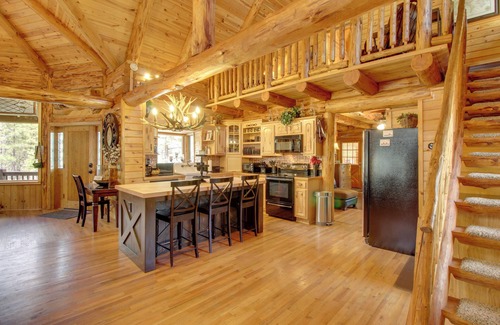 Lakeside Cabaña | Lakeside Cabin on 2 Acres w/ Fire Pit + Hot Tub!