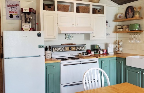 Avinger Casa | Lakeside Cabin on Lake O' the Pines Tx