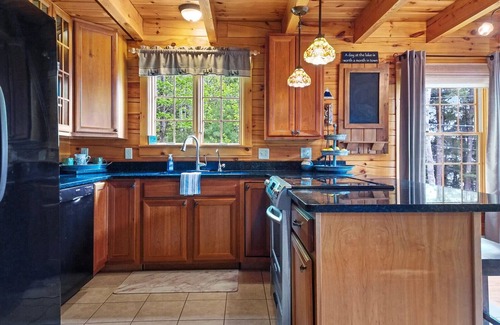 Smithfield Casa | Lakeside Cabin Retreat: Waterfront, Near Colby College, Waterville & Augusta