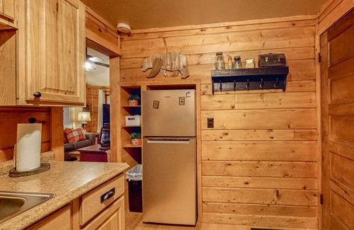 Three Lakes Cabina | Lakeside cabin with a firepit, sunroom, & seasonal dock