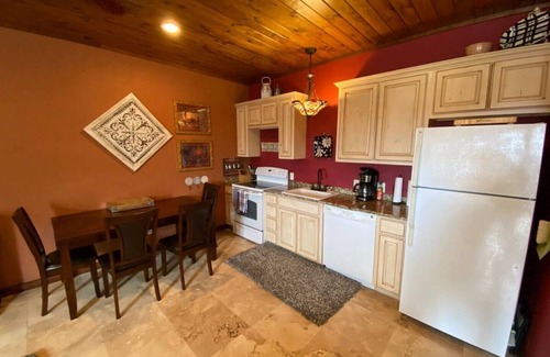 Bandera Casa | Lakeside Casita at Rock Cliff Reservoir