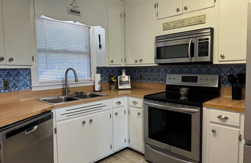 Santee Casa | Lakeside Charming 2-bedroom house in lovely Santee with AC, WiFi
