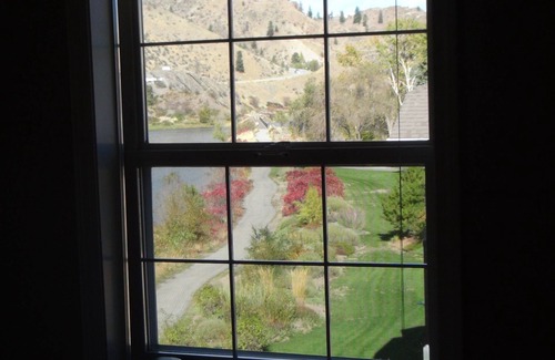 Okanagan-Similkameen Condominio | Lakeside corner penthouse 2 bedroom 2 bathroom Sleeps up to 6 & has an elevator.