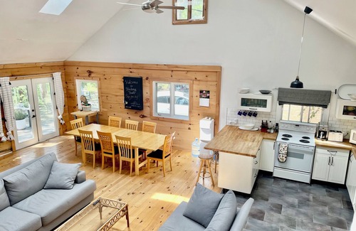Lake St. Peter Cabaña | Lakeside Cottage Near Algonquin Park