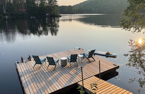 Lake St. Peter Cabaña | Lakeside Cottage Near Algonquin Park