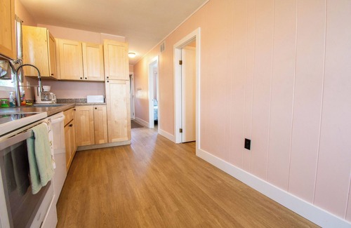 Frankfort Cabaña | Lakeside Cottage #2, Waterfront on Upper Herring Lake, AC, Kayaks, SUPs, Rowboat