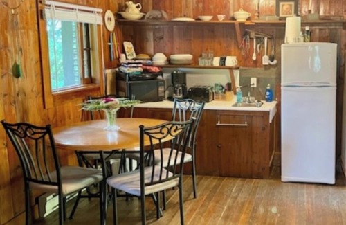 Kaslo Cabaña | Lakeside Cottage at Paradise Hills